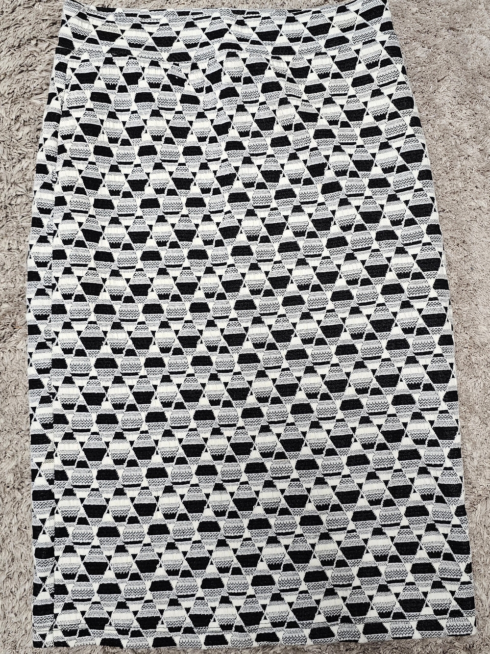Gilli Black & White Geometric Knit Pencil Skirt
